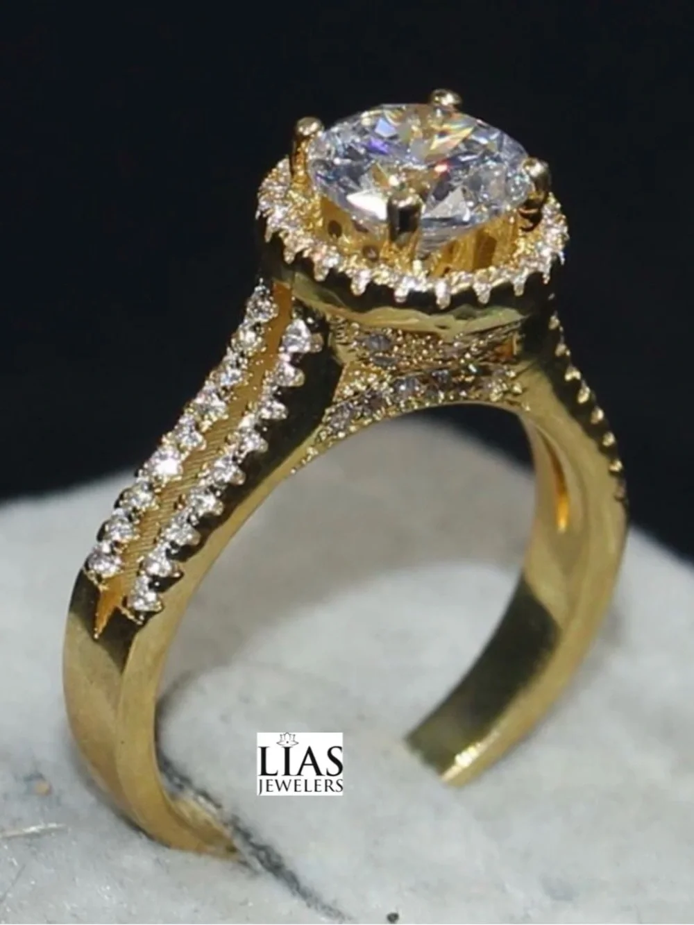 New 18k yellow gold engagement ring